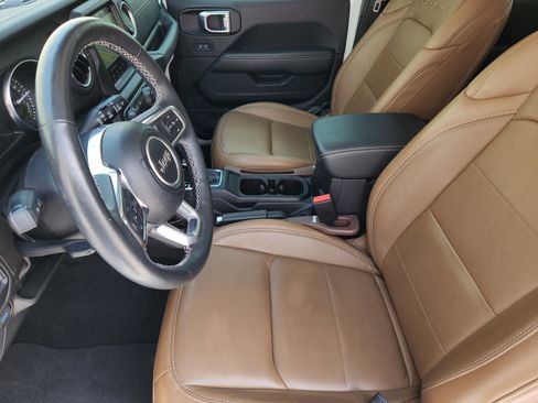 Used 2023 Jeep Wrangler Unlimited Sahara w/ Cold Weather Group AWD/4WD image 16