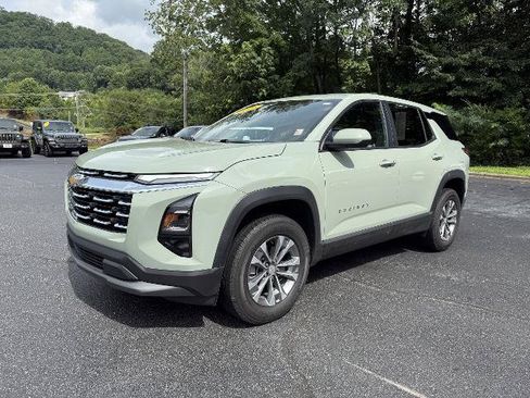 Used 2026 Chevrolet Equinox LT FWD image 1