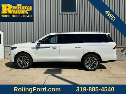 Used 2025 Lincoln Navigator L Reserve AWD/4WD image 2