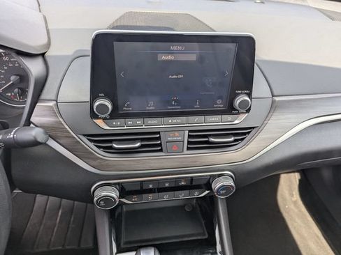 Used 2024 Nissan Altima 2.5 SV FWD image 16