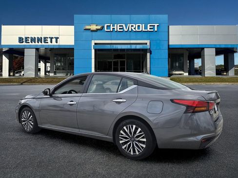 Used 2025 Nissan Altima 2.5 SV FWD image 4
