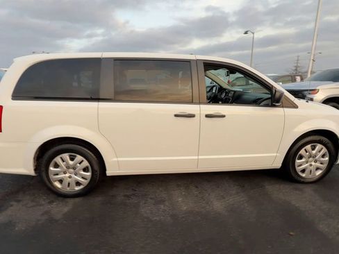Used 2020 Dodge Grand Caravan SE w/ UConnect Hands-Free Group image 9