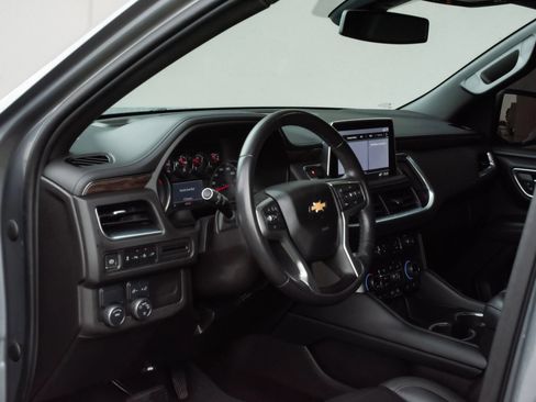Used 2021 Chevrolet Suburban LT image 8