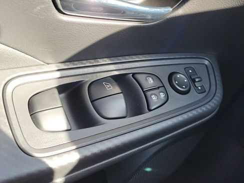 Used 2025 Nissan Versa SV w/ Trunk Package FWD image 17