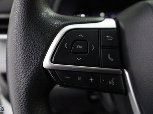 Used 2023 Toyota Highlander L image 16