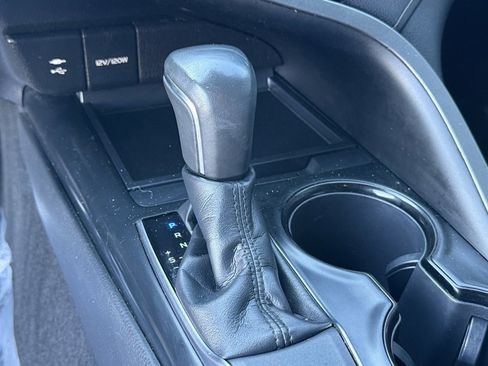 Used 2019 Toyota Camry SE image 25