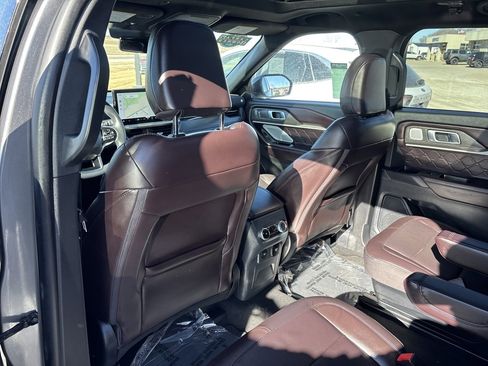 Used 2025 Ford Explorer Platinum w/ LUX Leather Package image 32