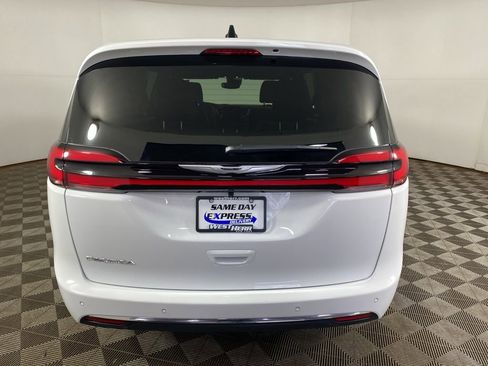 Used 2026 Chrysler Pacifica Select FWD image 20