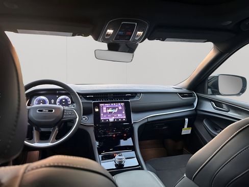 New 2025 Jeep Grand Cherokee L Altitude image 22