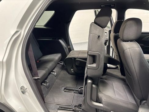 Used 2023 Chevrolet Traverse LT AWD/4WD image 37