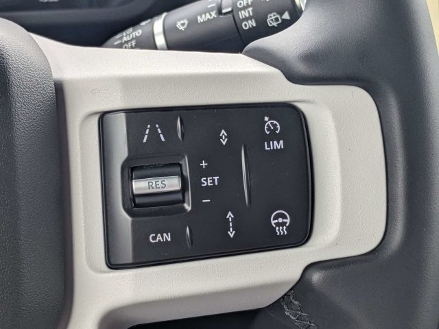 Used 2026 Land Rover Defender 110 X-Dynamic SE AWD/4WD image 28