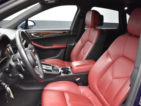 Used 2022 Porsche Macan AWD/4WD image 10