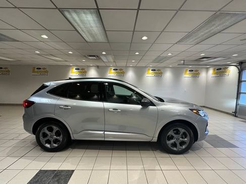 Used 2024 Ford Escape ST-Line w/ Tech Pack #1 AWD/4WD image 3