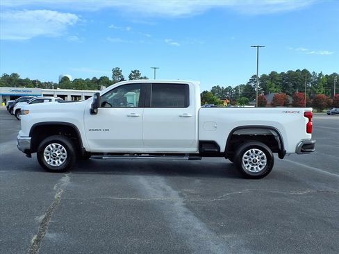 Used 2025 Chevrolet Silverado 2500 LT w/ Convenience Package AWD/4WD image 15