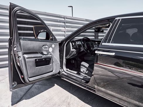 Used 2014 Rolls-Royce Ghost RWD image 32