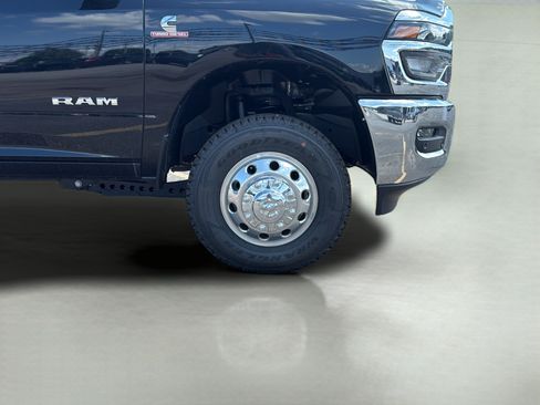 New 2026 RAM 3500 Big Horn AWD/4WD image 9
