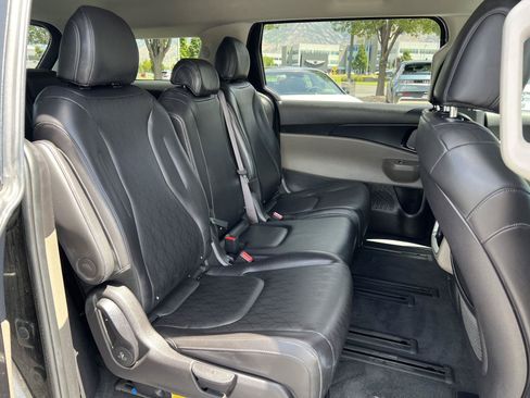 Used 2026 Kia Carnival LXS FWD image 24