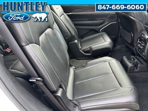 Used 2023 Jeep Grand Cherokee L Limited w/ Luxury Tech Group II AWD/4WD image 14