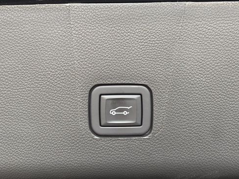 Used 2023 Chevrolet Traverse LT w/ LPO, Floor Liner Package AWD/4WD image 16