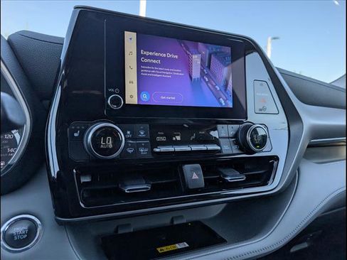 Used 2023 Toyota Highlander XLE image 18