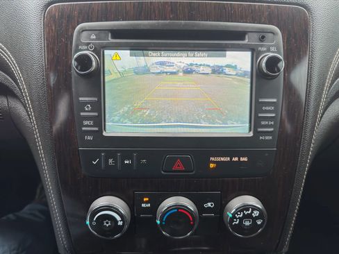 Used 2017 Chevrolet Traverse LT FWD image 25