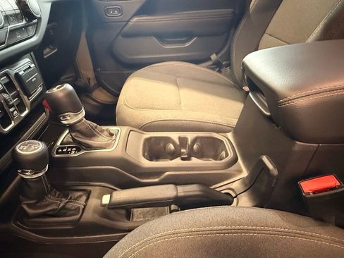 Used 2026 Jeep Wrangler Sahara AWD/4WD image 30