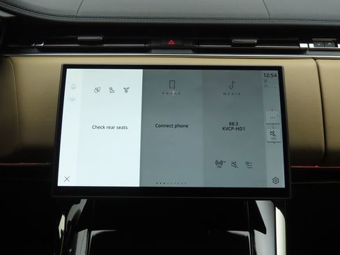 Used 2025 Land Rover Range Rover Sport SE AWD/4WD image 11