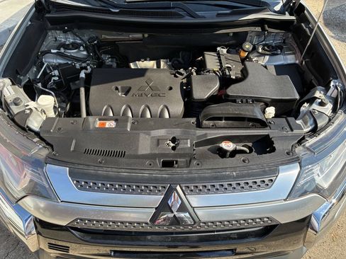 Used 2019 Mitsubishi Outlander SEL FWD image 25