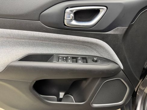 Used 2022 Jeep Compass Latitude AWD/4WD image 9