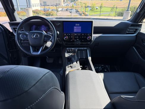 Used 2024 Lexus GX 550 w/ Cold Area Package AWD/4WD image 19