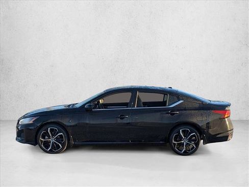 Used 2023 Nissan Altima 2.5 SR w/ SR Premium Package image 8