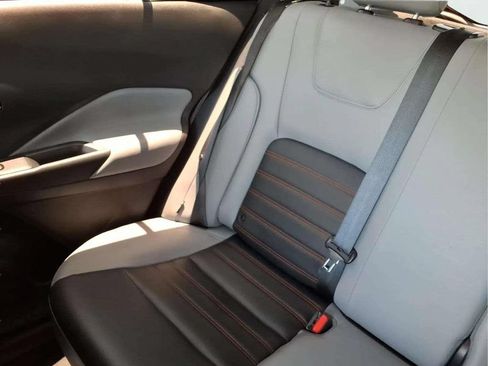 Used 2023 Nissan Kicks SR w/ SR Premium Package FWD image 17