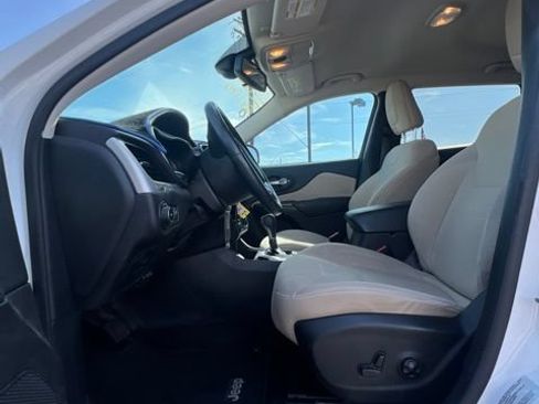 Used 2015 Jeep Cherokee Latitude FWD image 22