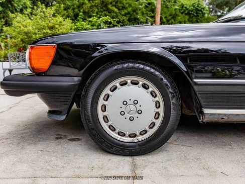 Used 1989 Mercedes-Benz 560 SL image 4