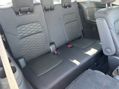 Used 2025 Nissan Pathfinder SV w/ SV Premium Package image 12