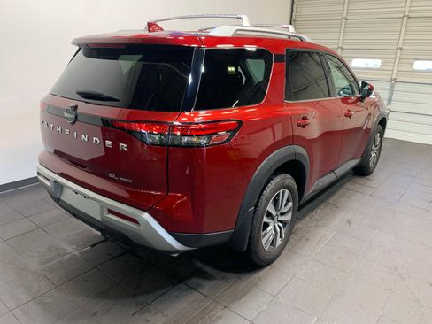 Used 2024 Nissan Pathfinder SL image 3