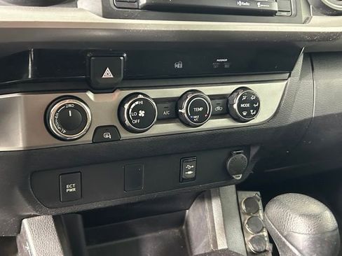 Used 2016 Toyota Tacoma SR5 w/ SR5 Appearance Package (SN) image 18