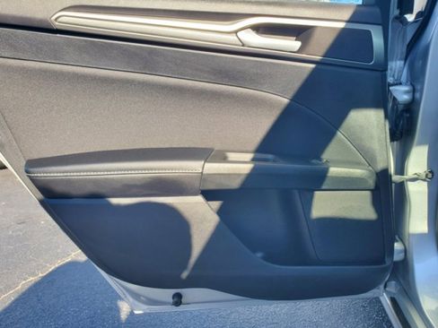 Used 2019 Ford Fusion SE image 29