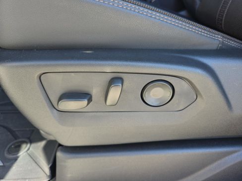 Used 2025 Chevrolet Suburban High Country image 21