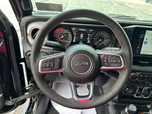 Certified 2024 Jeep Wrangler Unlimited Sahara w/ Safety Group AWD/4WD image 18