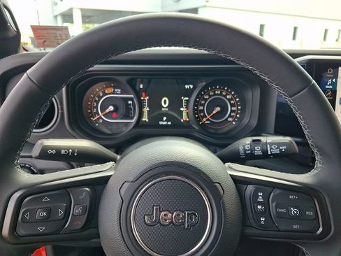 Used 2026 Jeep Wrangler Unlimited Rubicon AWD/4WD image 19