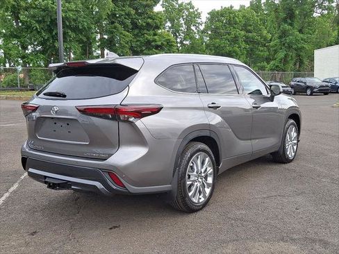 Certified 2026 Toyota Highlander Limited AWD/4WD image 27