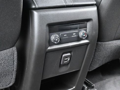 Used 2023 Chevrolet Traverse LT image 34