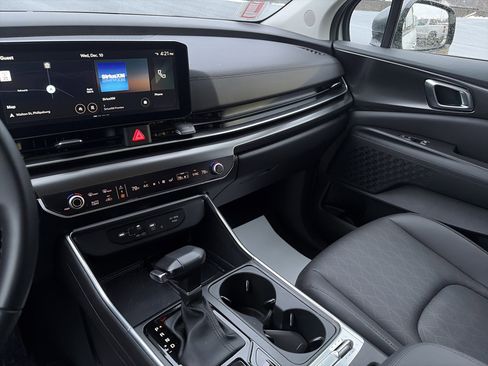 Used 2025 Kia Carnival SX w/ SX Dark Edition Package image 23