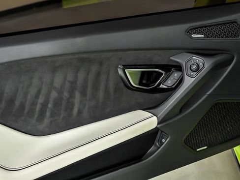 Used 2022 Lamborghini Huracan EVO RWD image 19