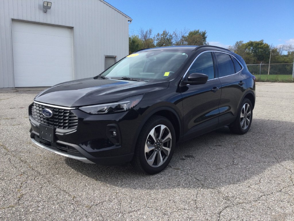 Used 2025 Ford Escape Platinum AWD/4WD image 3