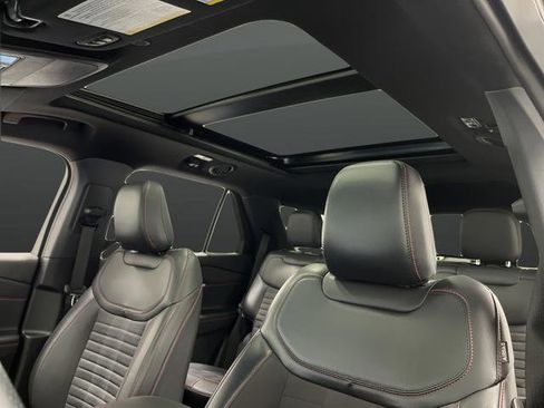 Used 2025 Ford Explorer ST-Line w/ Premium Package image 7