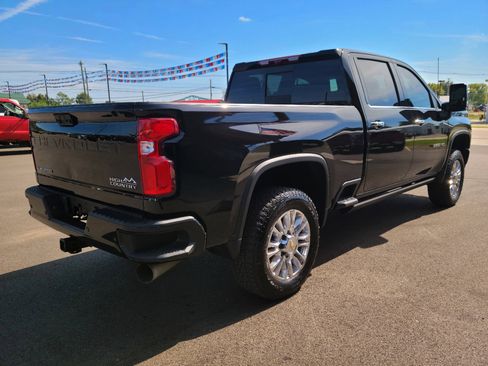 Used 2023 Chevrolet Silverado 2500 High Country w/ Z71 Off-Road Package image 4