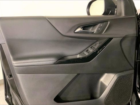 Used 2025 Chevrolet Equinox LT image 24