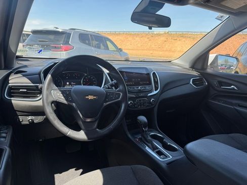 Used 2022 Chevrolet Equinox LT image 3